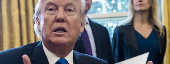 Donald Trump carga contra los familiares de inmigrantes que recibieron ayuda del Gobierno