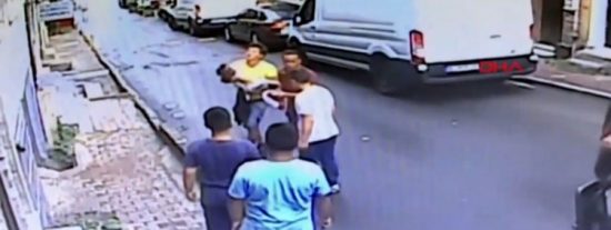 Un adolescente se convierte en h&eacute;roe: Salva a una ni&ntilde;a de dos a&ntilde;os que cay&oacute; de un balc&oacute;n en Estambul