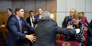V&iacute;deo: As&iacute; fue la escandalosa pelea a pu&ntilde;os en el Senado de Paraguay