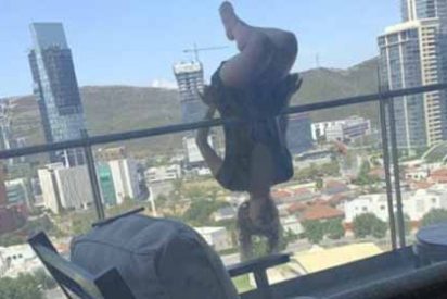 Fascinada por la tendencia de practicar yoga extremo, cay&oacute; 25 metros desde una terraza
