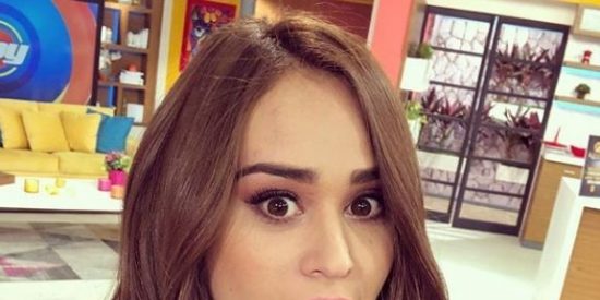 Los leggins verde lima y un espejo inadvertido consuman la &uacute;ltima travesura de "la chica m&aacute;s sexy del clima"