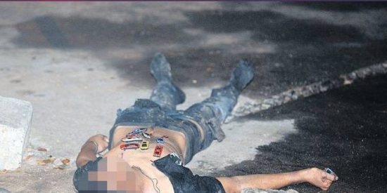 Sicarios matan a j&oacute;venes y les pegan "carritos de juguete" sobre el est&oacute;mago