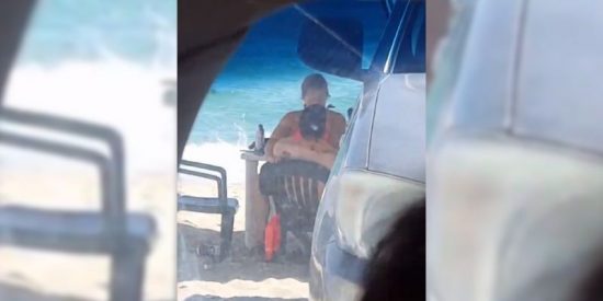 V&iacute;deo: Pillan a una pareja fornicando a destajo en mitad de la playa