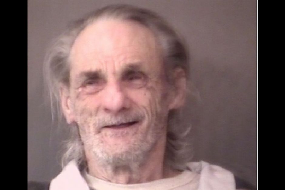 Un abuelito de 70 a&ntilde;os embaraza a su inocente nieta adolescente
