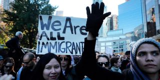 Nueva York multar&aacute; con 250.000 d&oacute;lares a los que utilicen esta expresi&oacute;n contra los inmigrantes (y lo tres ejemplos de la ley)