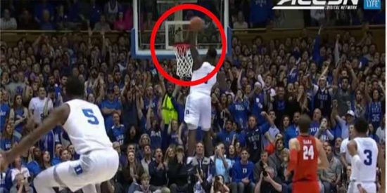La espectacular tornillo de Zion Williamson, el nuevo astro de la NBA en su segundo partido