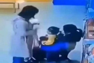 ¿Violencia de género?: Un padre le da una paliza a la maestra que le pegaba a su hija