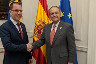 Pedro S&aacute;nchez paga el 'peaje' de su acuerdo con Podemos: Espa&ntilde;a vuelve a reconocer al r&eacute;gimen de Nicol&aacute;s Maduro