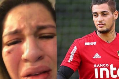 La pareja de un futbolista se graba segundos después de ser agredida por el deportista: "alguien que me ayude"